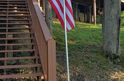 Madisonville House | NOT ACCEPTING BOOKINGSnPrivate lake - PETS WELCOME