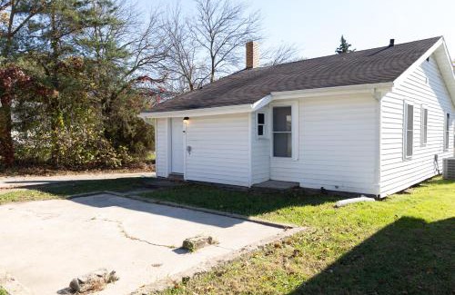 Northeast South Bend Apartment | Notre Dame Area - 2BR 1BA with WiFi and Full Kitchen