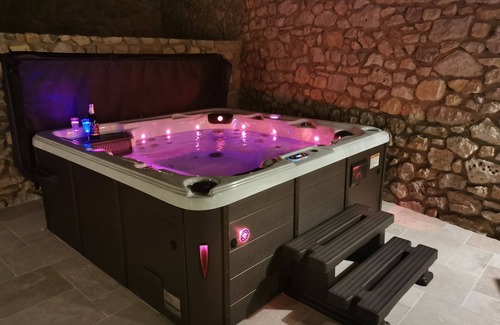 Brujas House | Nouveau Gite 5 Etoiles Avec Jacuzzi AU Domaine DU Grand CRU