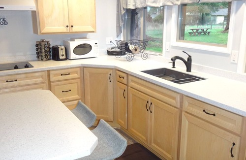 Eureka House | Now Available! NEW Large Studio in Fantastic Neighborhood for Professional