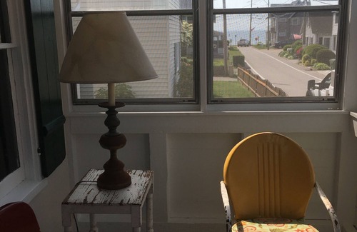 Westbrook Center Cottage | Now has TV + linens - Relaxing 4-bedroom cottage in Westbrook, CT at West Beach