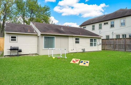 Bellaire House | Nr Med Center, Nrg, Galleria Htown Getaway Games