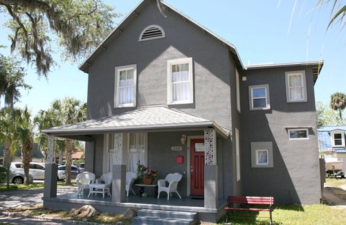 Historic District Apartment | NSB Uptown "Loving Life" Beautifully remodeled 1 bed/1 bath apt!