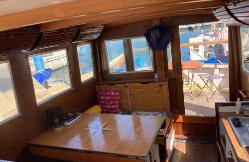 Le Barcares Boat Rental | Nuit, séjour insolite à bord du Lapso II