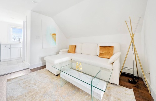 Southeast Yonkers Apartment | NY Luxury 1BR PRIME location Free Parking