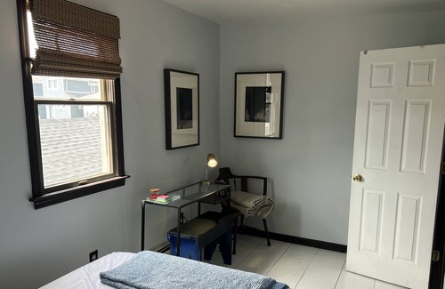 Broad Channel House | NYC, Rockaway Beach; on water! Large deck, kayaks; spacious sunny home.