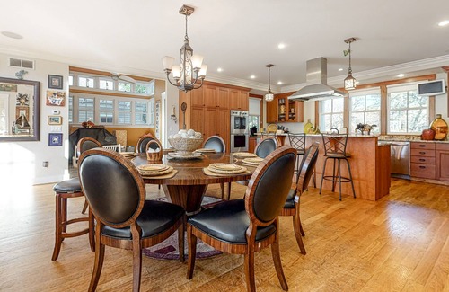 Lagoon Heights House | Oak Bluffs Bliss | Beautiful Getaway | Home Theater