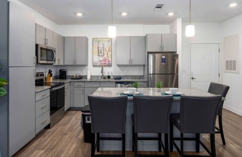 Pelham Apartment | Oak Mountain Retreat: Pool, Gym & Balcony