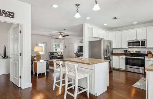 Gulfport Cottage | Oak trees, Heated Pool oasis & walk to beach! Drive to downtown 3 min!
