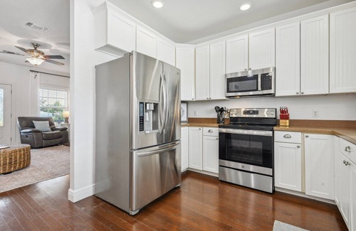 Gulfport Cottage | Oak trees, Heated Pool oasis & walk to beach! Drive to downtown 3 min!