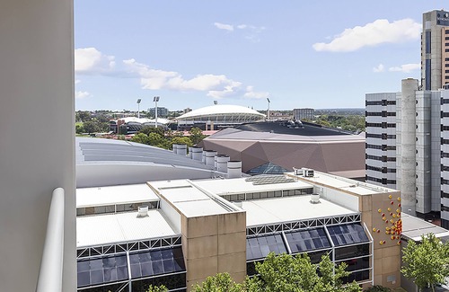 Adelaide Central Business District Apartment | Oaks Adelaide Embassy Suites