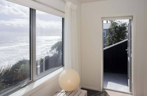 Oakura Villa | Oakura Beachfront Cottage Getaway