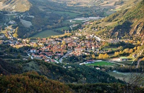 Piobbico Apartment | Oasi di Piobbico Piscina con Vista sul Monte Nerone