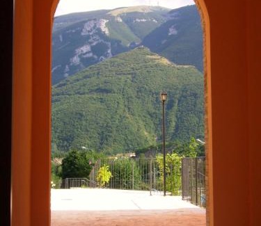 Piobbico Apartment | Oasi di Piobbico Piscina con Vista sul Monte Nerone