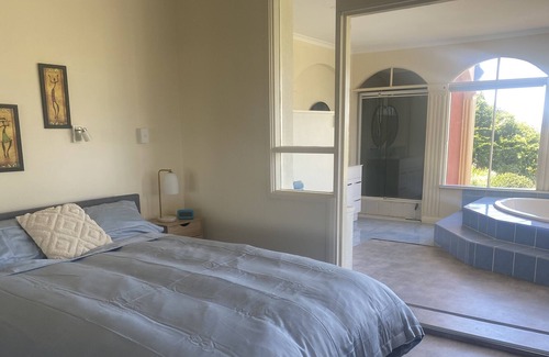 Marino House | Oasis Villa walk2Beach&Train Station/Swimming Pool/Netflix/wifi/ 7Bed10Sleep+Cot