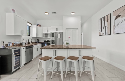 West Park House | Oasis Yard -Pool-Jets-Game Room-BBQ-Relaxing