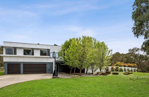 Torquay House | Ocean Acres And Pool 13