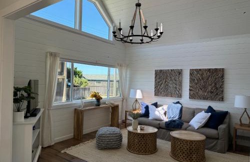 Bodega Bay Villa | Ocean and Sunset Views - Cliff Side Cottage