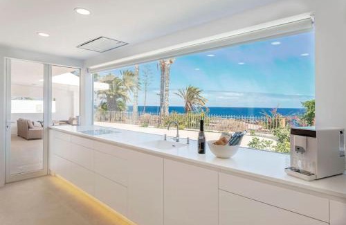 Costa Teguise Villa | Ocean Bliss Beautiful Villa with Pool and Sea Views