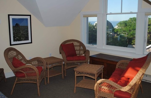 South Wellfleet Cottage | Ocean Cottage A/C near PB and Beachcomber. Steps to the beach! 50% discount 7/6