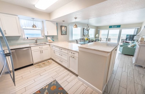 Satellite Beach Condo | Ocean Front Complex -Beautiful Panoramic Views of the Ocean!