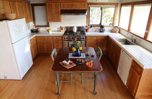 Westport House | Ocean-front Cottage With Magnificent Whitewater Views