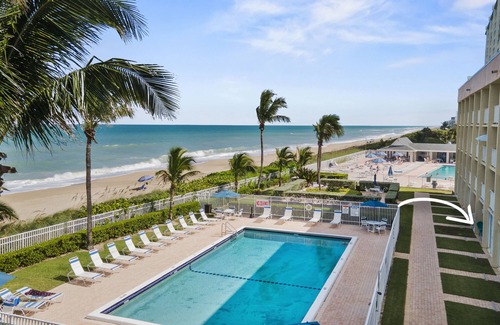 Hutchinson Island South Condo | Ocean Front, Pool, Grill, King +Double + Queen Sofa bed, Beach & Pickleball Gear