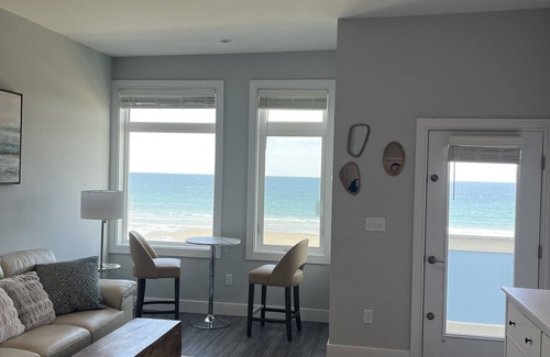 Hull House | Ocean front Studio across from beach