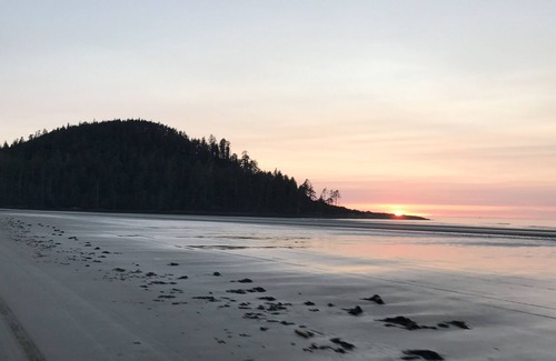 Masset House | OCEAN FRONT SUITE PRIME LOCATION