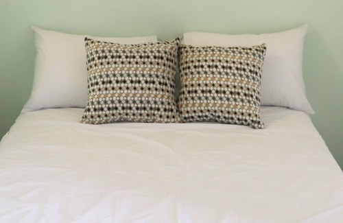 Kingstown House | Ocean Heights studio vacation apartmentnnLovely 4-bedroom house with AC