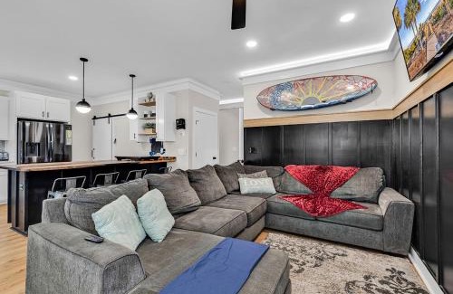 Surfside Beach House | Ocean Lakes getaway 6bd with arcade game table