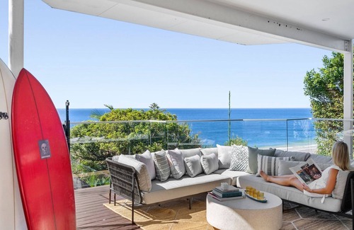 Newport House | Ocean Lux - stunning views over Bungan Beach