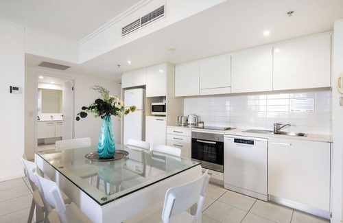 Broadbeach Apartment | Ocean Pacific Broadbeach