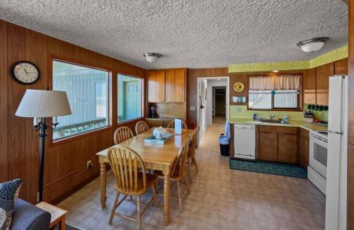 Rockaway Beach House | Ocean's Edge Escape