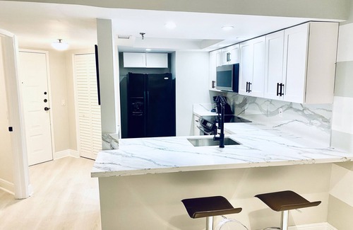 Miami Beach Condo | Ocean View 1Br 1.5Ba Stylish Beach Condo + Parking