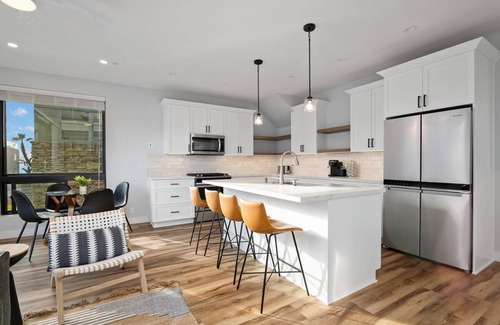 South Mission Beach House | OCEAN VIEW - 6 br/Sleeps 18