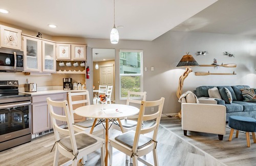 Birch Bay Condo | Ocean view, beautifully remodeled , Free Wi-Fi. Pet friendly. JL 415