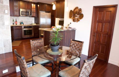 Avalon Villa | Ocean-view Condo W Hot Tub & Golf Cart