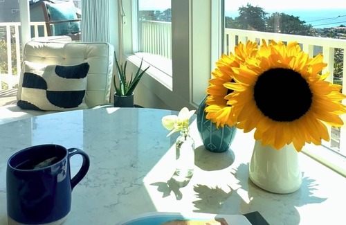Marine Terrace Cottage | Ocean View Guesthouse with King sized bed & 5 min walk to sea+Fiscalini trails.