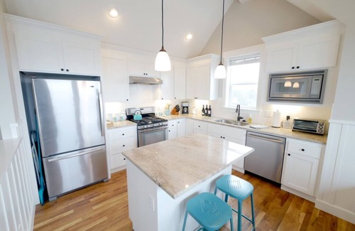 Olivia Beach House | Ocean View! Heated Outdoor Pool, Hot Tub, WiFi, Fire Pit, Luxury Amenities