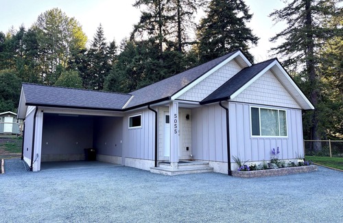 Sliammon House | Ocean View-Hobby Farm-Pets Welcome