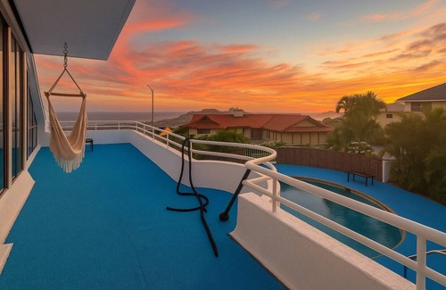 Kuliouou - Kalani Iki Villa | Ocean View Retreat Sauna Yoga Sound Bath 5 Bedroom Villa with Amenities