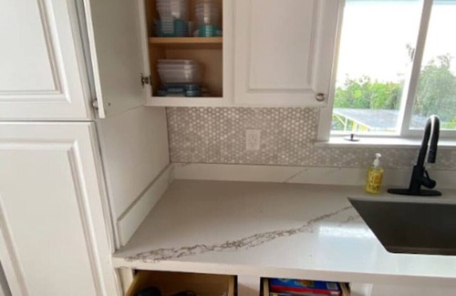 Kalaoa House | Ocean View Retreat with Airy Private Patio