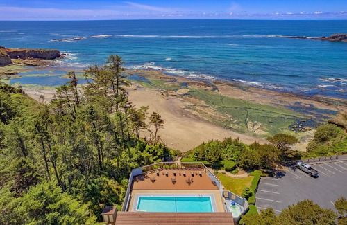 Otter Rock Apartment | Ocean-View Suite w/2 Queen Beds