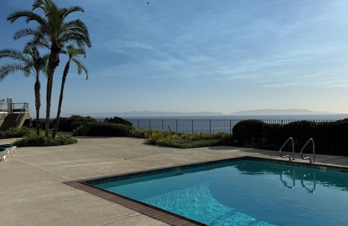 Rancho Palos Verdes Apartment | Ocean View 2bedroom condo in Palos Verdes. Near Golf Course. Pool, gym & courts