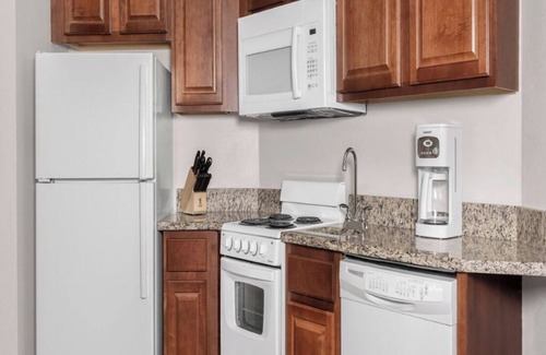 Brush - Stewarts Resort | Ocean Walk 2bed/2bath Deluxe Lock Off. in Daytona Beach, FL!n