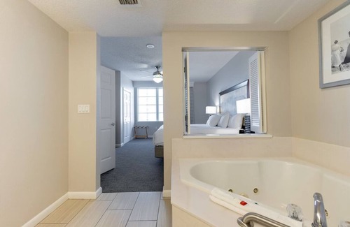 Brush - Stewarts Resort | Ocean Walk 2bed/2bath Deluxe Lock Off. in Daytona Beach, FL!n