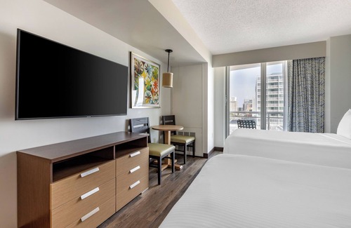 Northeast Virginia Beach Resort | Oceanaire Virginia Beach - STUDIO PARTIAL OCEAN VIEW 2 DOUBLES