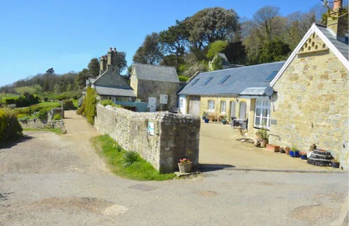 Bonchurch Cabin | Oceanblue: The Hideaway