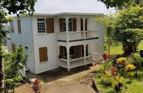 Calibishie Villa | Oceanfront 3-bedroom villa with spectacular view!